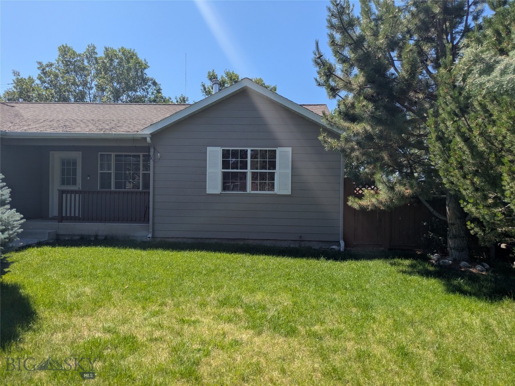 477 W River Rock