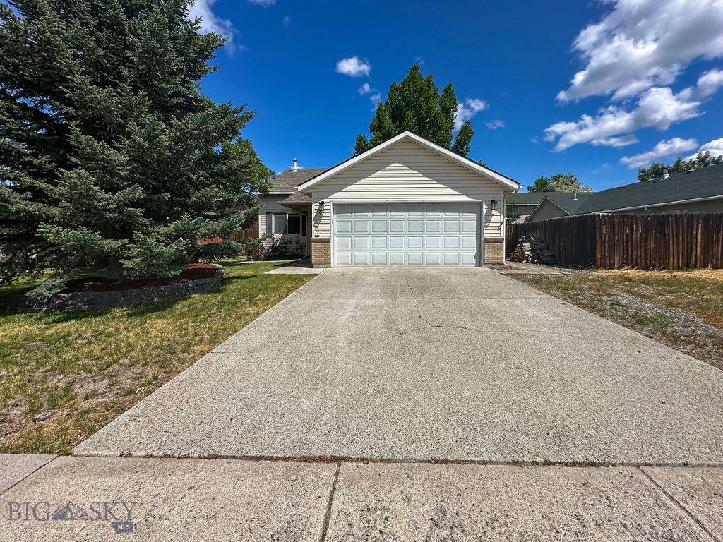 903 Golden Drive W, Belgrade