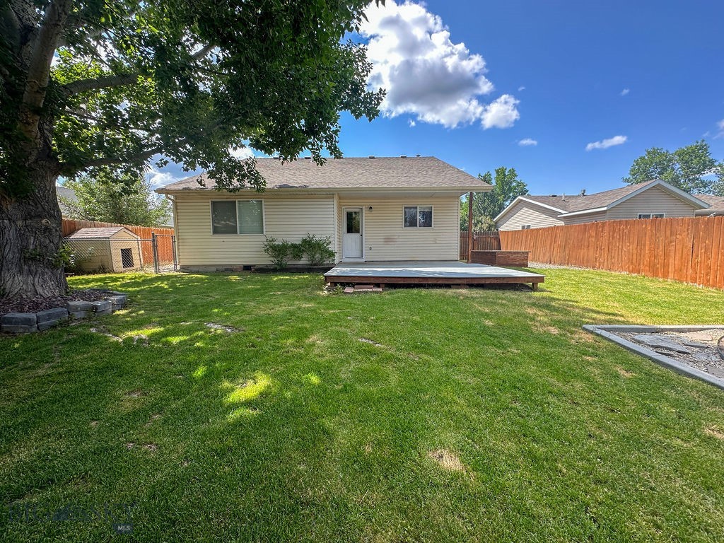 903 Golden Drive W
