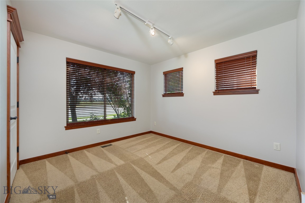 1087 Cottonwood Road