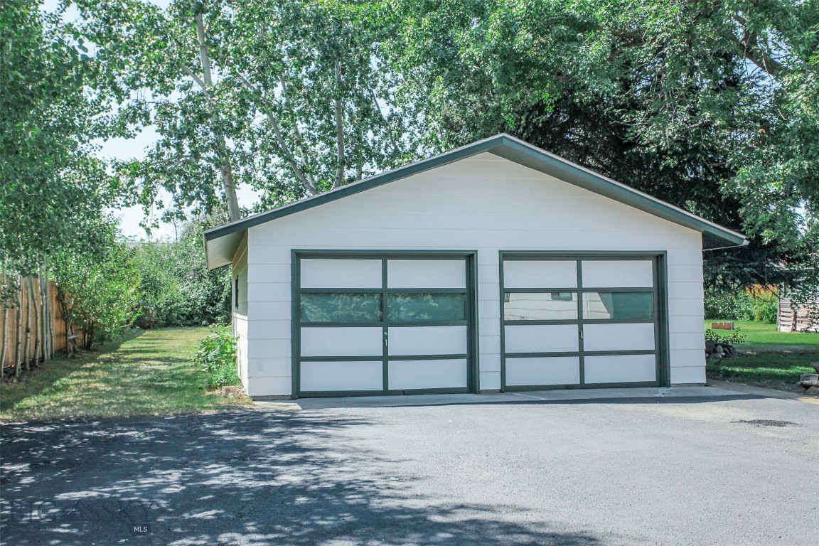 2500 W Babcock