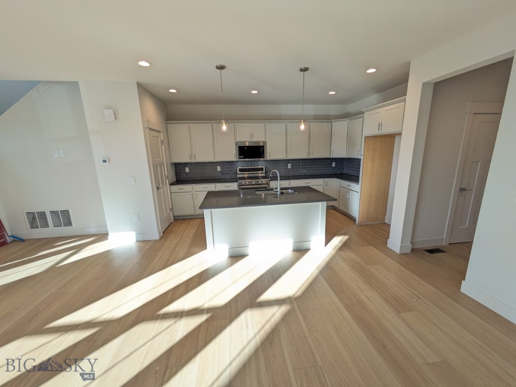 1513 Cyril Way Avenue