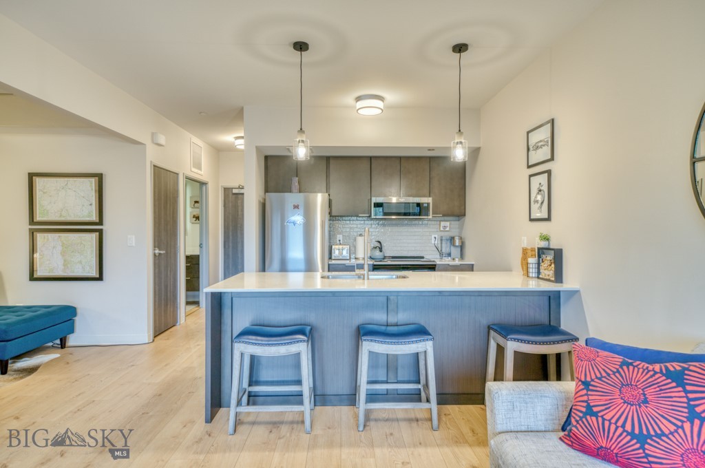 718 W Babcock Street 411