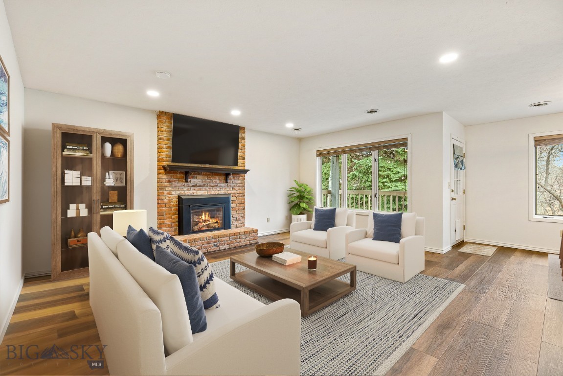 2200 W Dickerson Street W 64