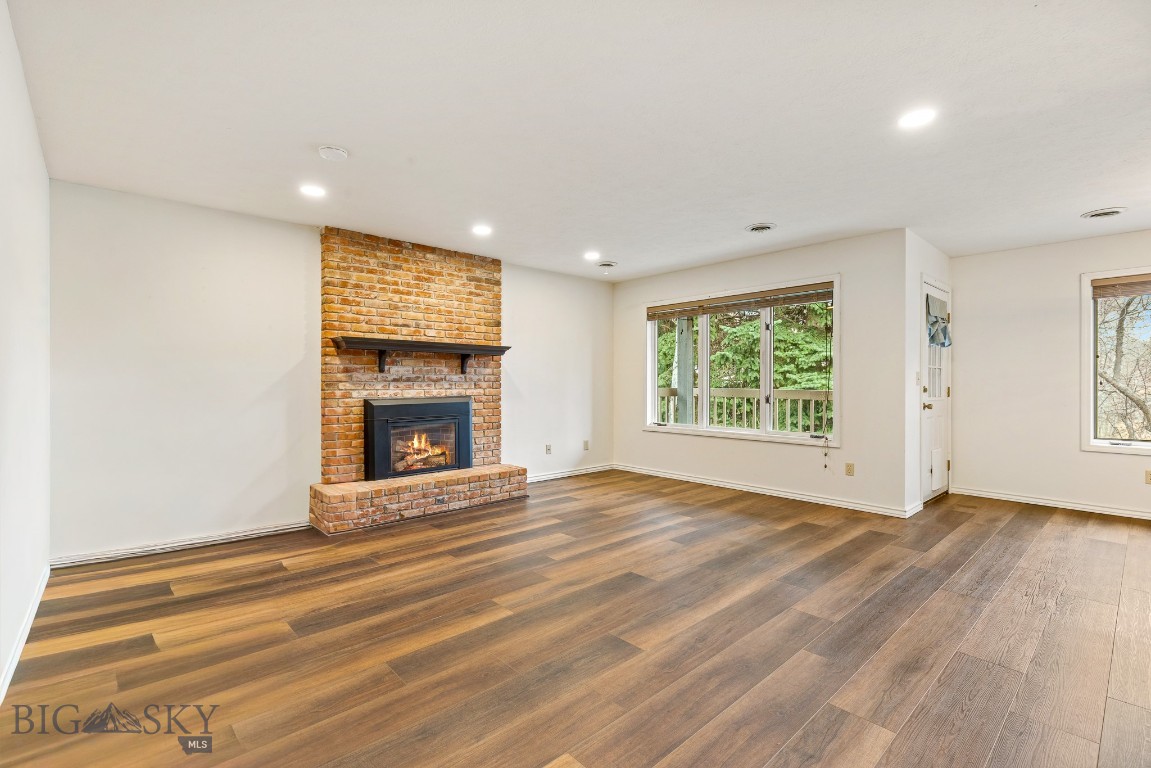 2200 W Dickerson Street W 64