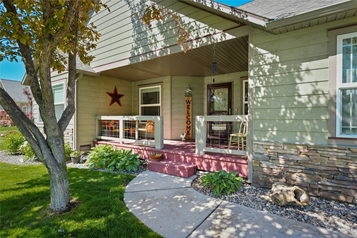 325 Mactavish Lane
