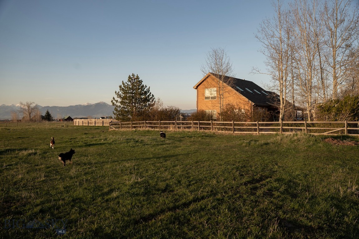 8265 Fowler Lane