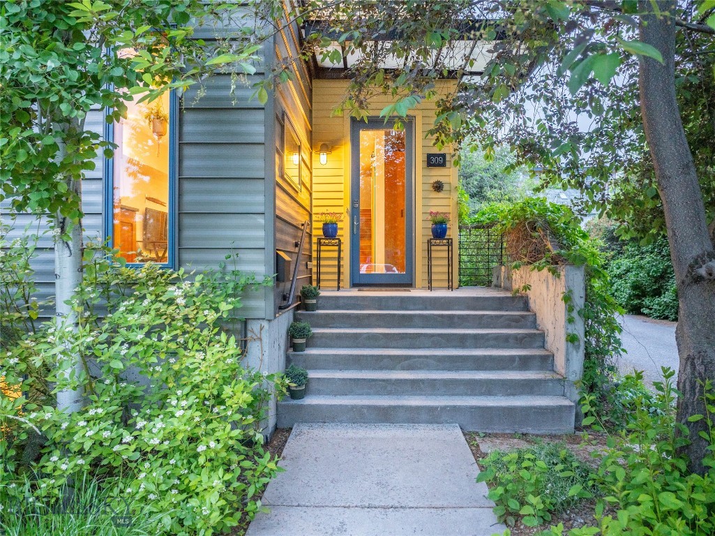 309 N Black Avenue