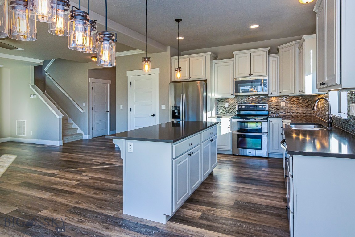 2133 Stewart Loop