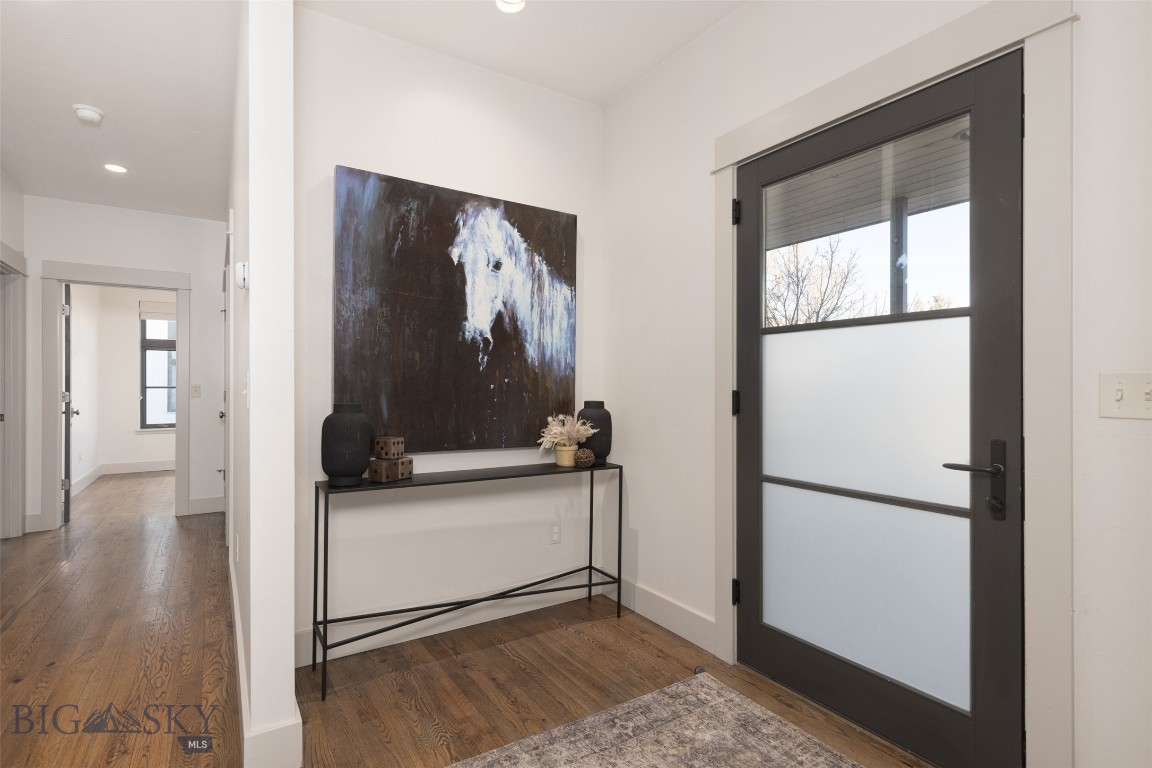 201 & 201 1/2 N Black Avenue