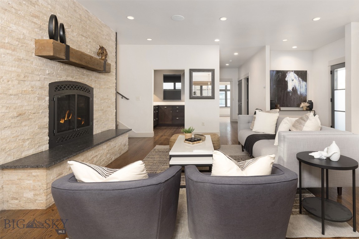 201 & 201 1/2 N Black Avenue