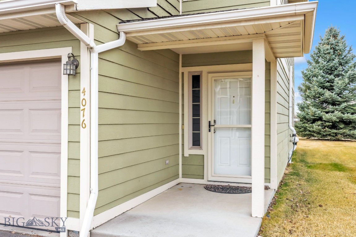 4076 Broadwater Street