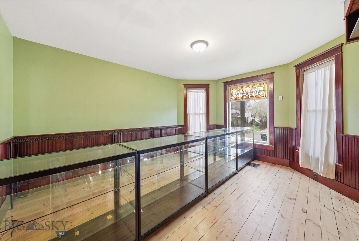 103 S 8th Avenue