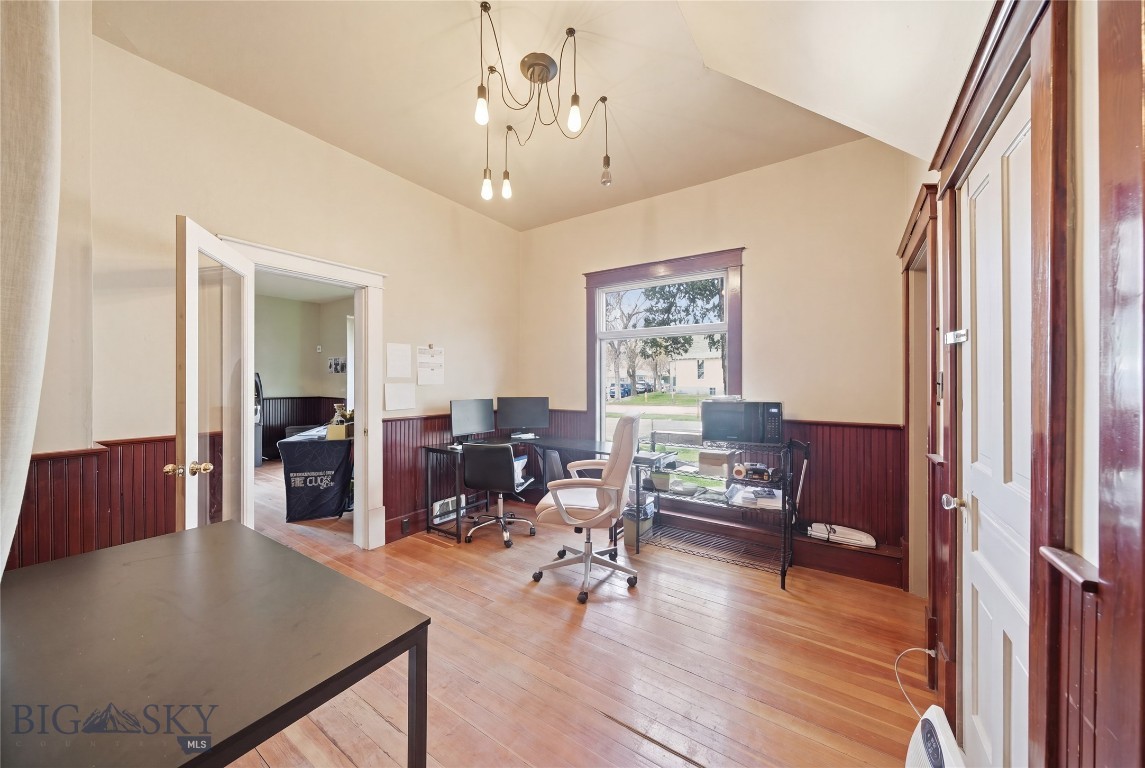 103 S 8th Avenue