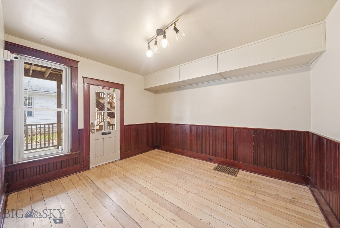 103 S 8th Avenue