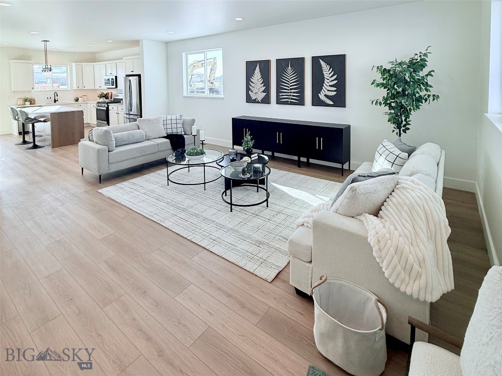 817 Accolade Loop