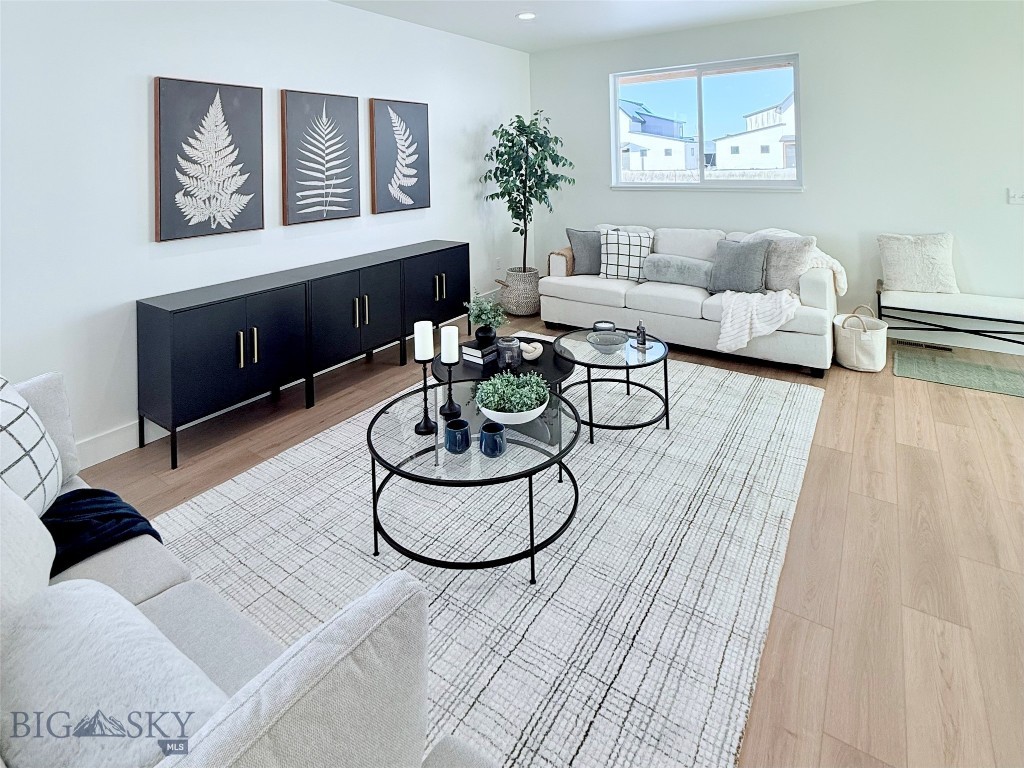 817 Accolade Loop